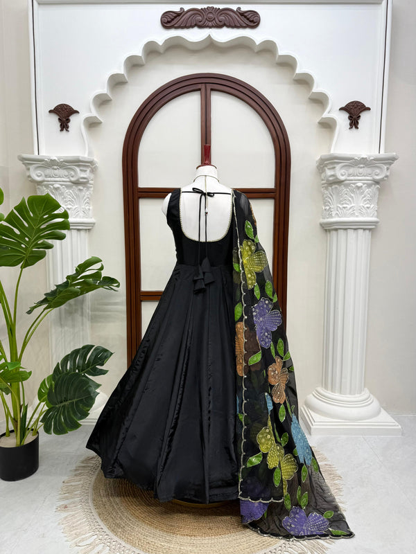 Noir Bloom Anarkali Set 🌸