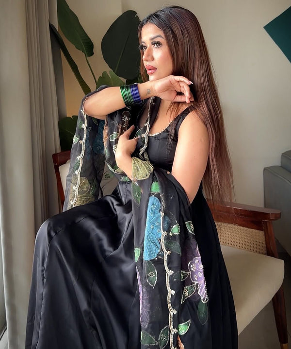 Noir Bloom Anarkali Set 🌸