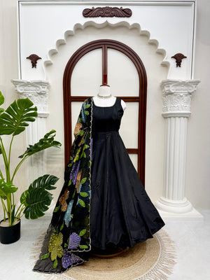 Noir Bloom Anarkali Set 🌸