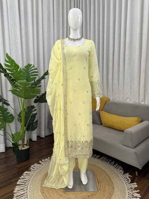 Zehra Embroidered Suit Set