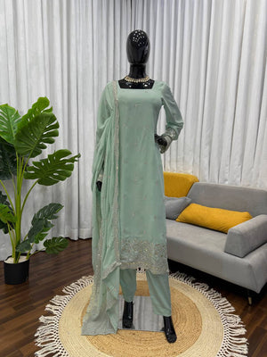Zehra Embroidered Suit Set