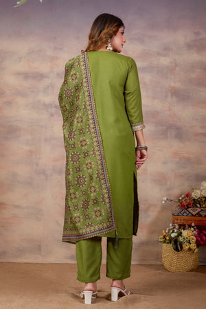 Women Ethnic Embroidered Thread Work Kurta with Trousers & Dupatta