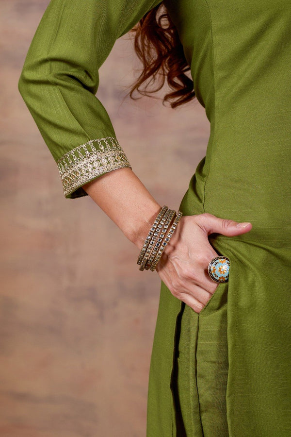 Women Ethnic Embroidered Thread Work Kurta with Trousers & Dupatta
