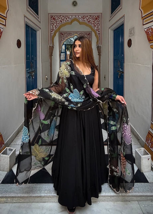 Noir Bloom Anarkali Set 🌸
