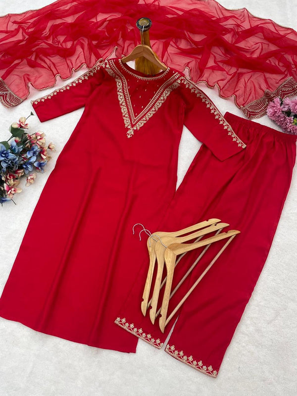 Presenting New Roman Fabric beautiful suit set